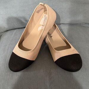 MIA Two-Tone Beige and Black Knit Ballet Flats